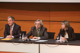 Antoni Ariño, entre Tomás González i Amparo Mañes.